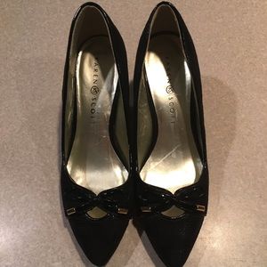 Karen Scott Gracey Black Pumps